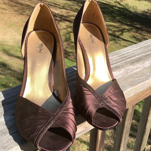 NEW Massimo Brown Satin Peep Toe Heels - Picture 2 of 6